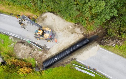 Pipelifella on laaja valikoima eri käyttökohteisiin ja -tarpeisiin valmistettavia toimilaitekaivoja. Valmistamme laitekaivojen rungot joko rotaatiovalamalla tai kierresaumaputkeen tehtyinä.