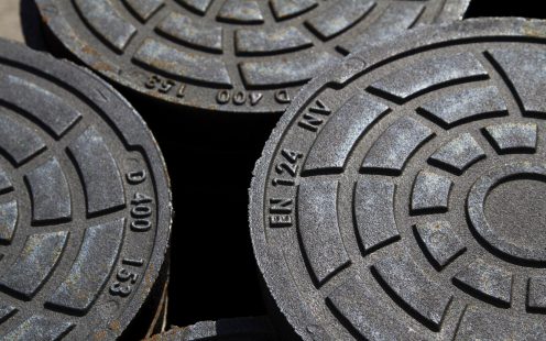 Kaivotarvikkeista löydät mm. kaivon kannet, -hatut, tarkastushaarat, mittatilauskaivojen lisävarusteet.