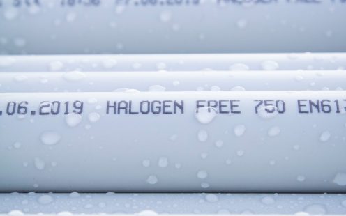 Halogeenivapaita sähköasennusputkia käytetään mm. sairaaloissa, sillä tulipalon sattuessa halogeenivapaatputket eivät tuota palaessaan haitallisia palokaasuja.